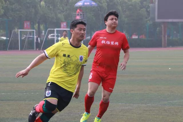 高开低走！保罗·乔治4中4后14投仅3中 全场18中7拿19分6板